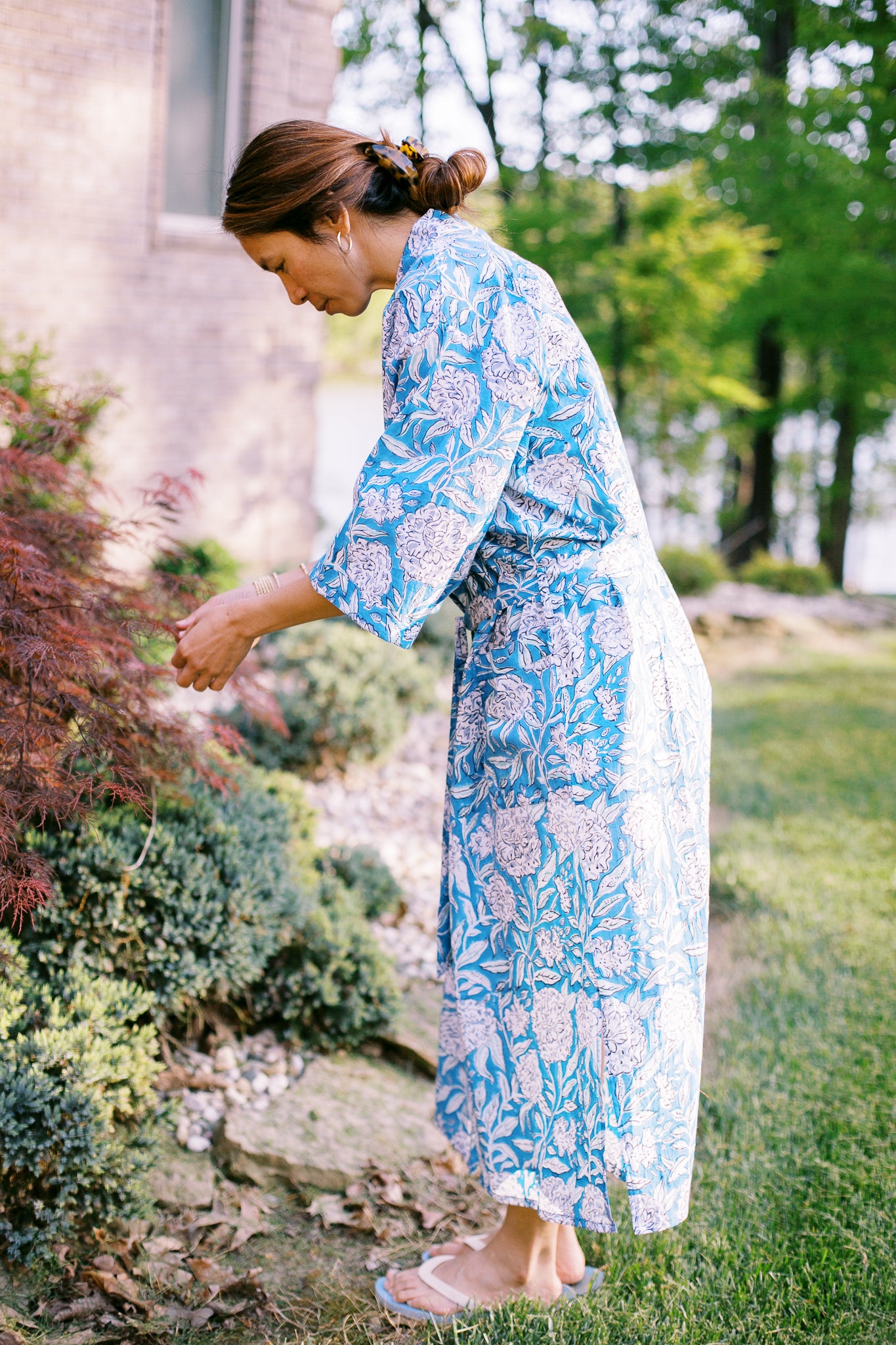 The Hemingway Robe in Blue Peony